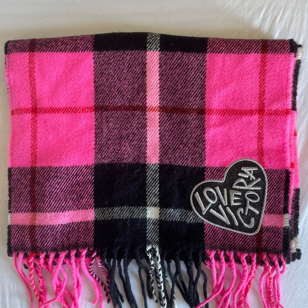Victoria's Secret Pink and Black Heart Patch Scarf - Picture 1 of 3